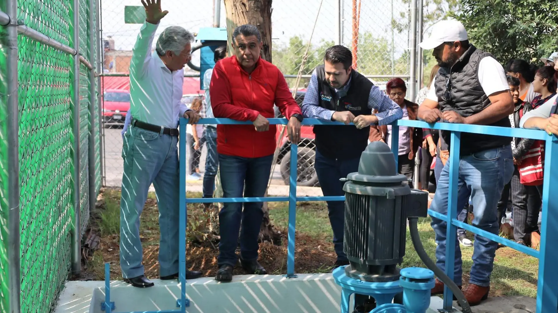 Abastecen de agua en Tlalne